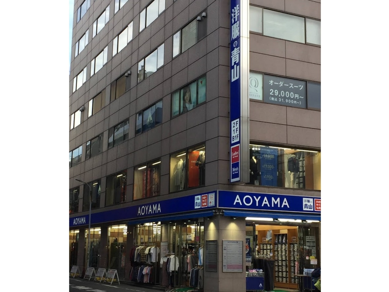 在日本西装品牌业界，销售量出色。